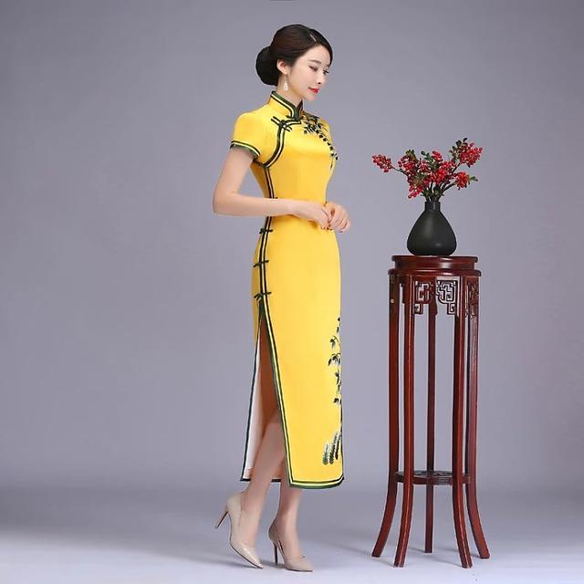高級定制黃色水草繡花旗袍體現中國女人品味